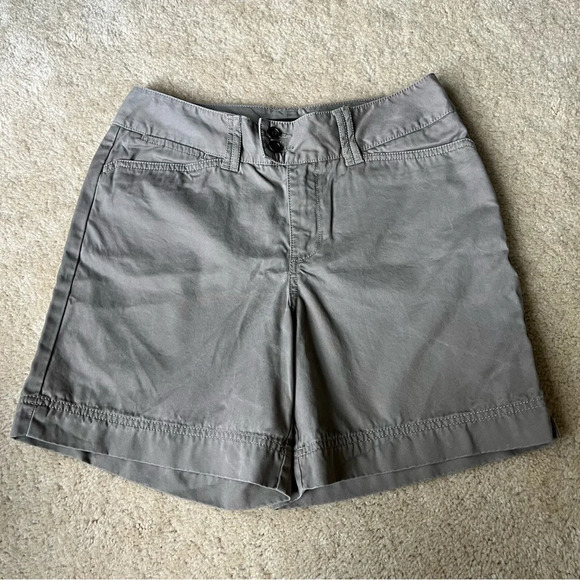 ✨EDDIE BAUER Women’s Mercer Fit Brown Shorts - Size 4 - VGUC - 100% Cotton - Picture 1 of 7